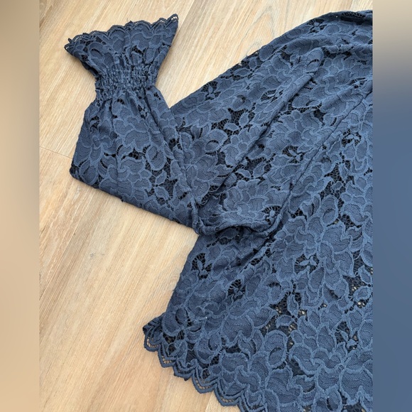 Elegant Navy Blue Lace Long sleeve Free people Top in size small - Picture 2 of 12